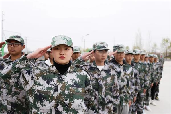 挑戰(zhàn)自我，勇于拼搏——蘭州新華互聯(lián)網(wǎng)中等職業(yè)學(xué)校春訓(xùn)總結(jié)大會
