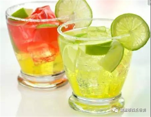 煙臺(tái)波絲蒂學(xué)校7月22日時(shí)尚冰品冷飲咖啡班開課啦！