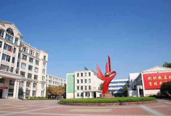 青島中魯中等專業(yè)學(xué)校校址在哪兒？如何報(bào)名？