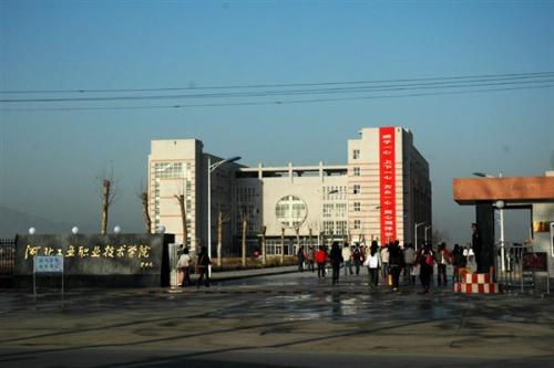 專業(yè)技術(shù)與薪資福利可以兼得，就在河北現(xiàn)代冶金工業(yè)學(xué)校！