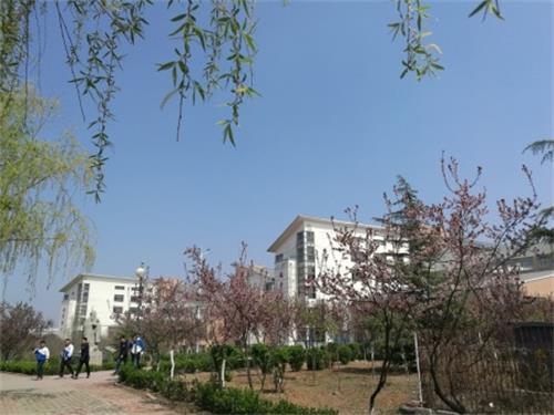  濟(jì)南現(xiàn)代畜牧獸醫(yī)專(zhuān)修學(xué)校有哪些教學(xué)特色和優(yōu)勢(shì)？